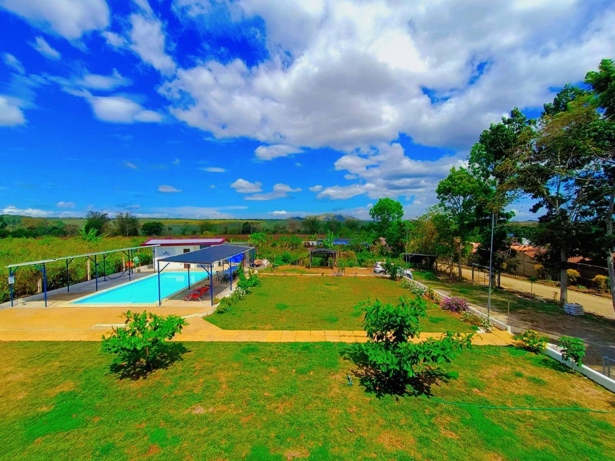 Concetta Tourist Inn Manolo Fortich Екстериор снимка